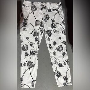 HUE Black and White Floral Ankle Pants